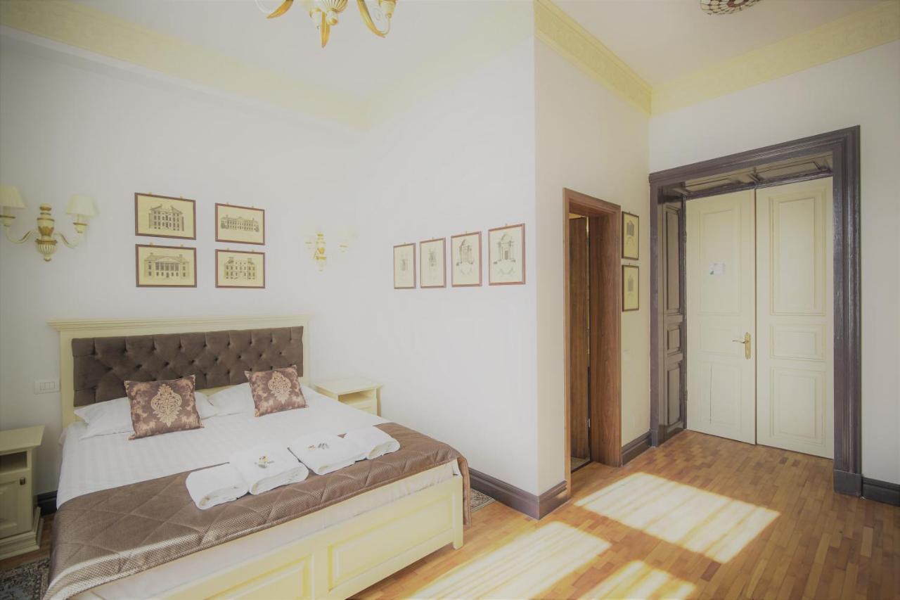 La Curtea Domneasca Hotell Piatra Neamţ Eksteriør bilde